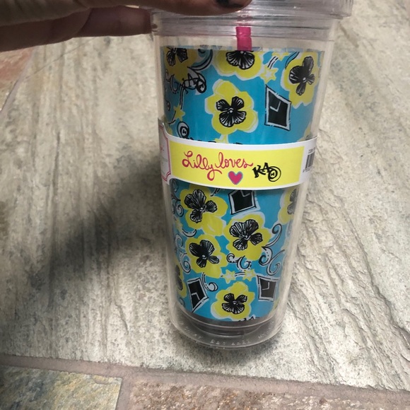 KAO Lilly Pulitzer water bottle NWT - Picture 2 of 7